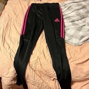 Adidas’s joggers, youth large. In perfect condition.